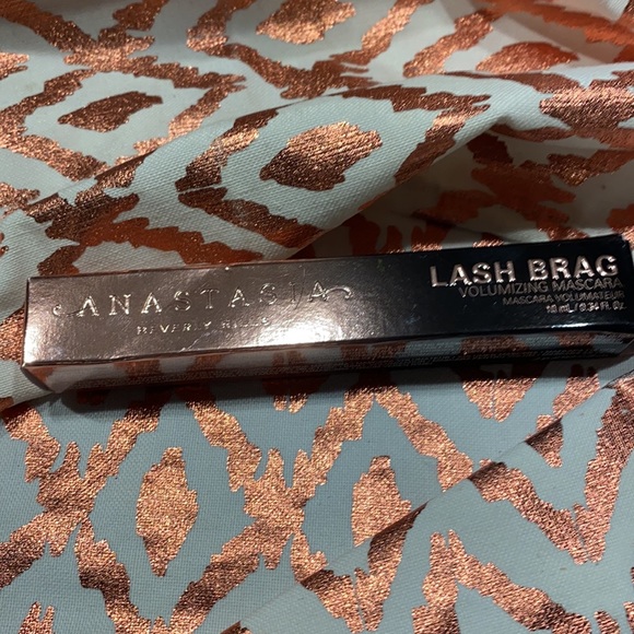 Anastasia Beverly Hills Lash Brag Volumizing Mascara - Picture 6 of 7